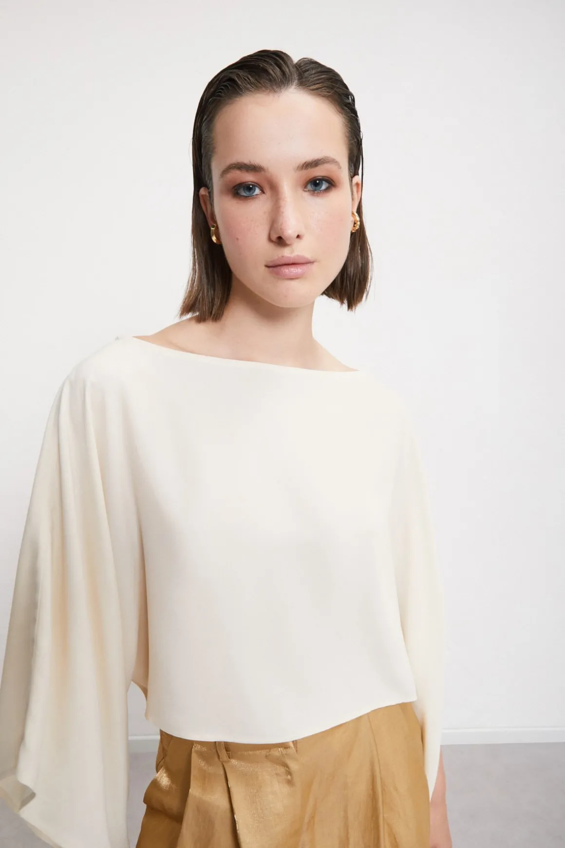 Fließend fallendes Shirt mit weitem Arm